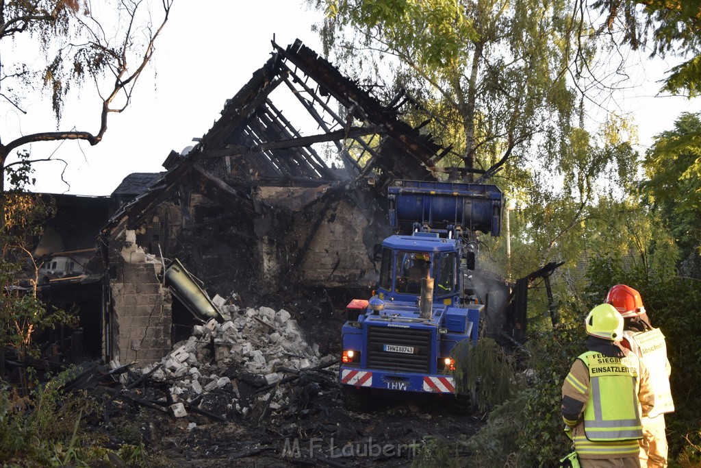 Grossfeuer Einfamilienhaus Siegburg Muehlengrabenstr P1025.JPG - Miklos Laubert